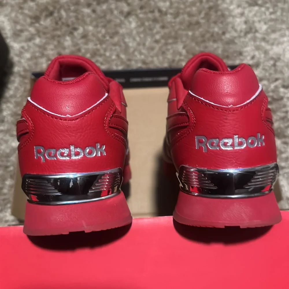 Red Reebok classic - Picture 3 of 9